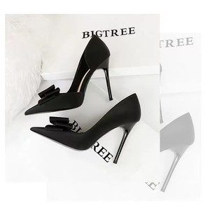 <span class=keywords><strong>Sandali</strong></span> Estivi alla Moda <span class=keywords><strong>Sexy</strong></span> in Raso con Tacco a Spillo Ultra Alto, Taglio Basso e Lato Traforato, Design Retrò Popolare per Signore - Product Image 2