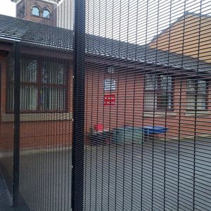 Panneau <span class=keywords><strong>de</strong></span> clôture à vue dégagée robuste, treillis métallique haute <span class=keywords><strong>sécurité</strong></span> 358, clôture anti-escalade avec barbelés - Product Image 5