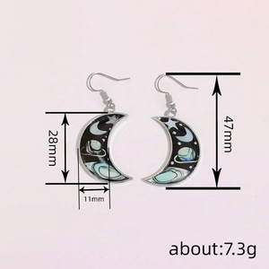 Orecchini pendenti smaltati a forma di luna e pianeta da donna, gioielli di moda vintage unici e di design - Product Image 3