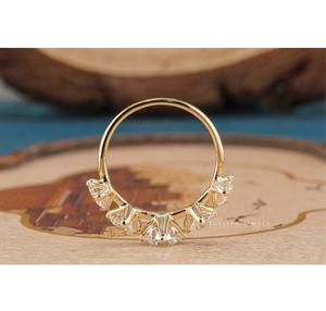 แหวนใส่ทำงานทรงกลม 2 ขา ดีไซน์หรูหราสำหรับผู้หญิง แหวนเพชร เครื่องประดับแฮนด์เมดเหนือกาลเวลา เพชรระยิบระยับ คลาสสิก - Product Image 2