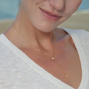 Collar con Cruz de Circonia Blanca Chapada en Oro de 18K de J&D Jewelry, Collar Tipo Y-Lariat de Acero Inoxidable Resistente al Agua, Joyería Religiosa para Mujer - Product Image 3