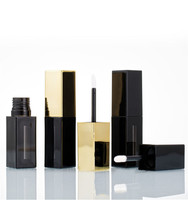 Tubes carrés de luxe en plastique 8 ml pour brillant à lèvres et fard à joues, avec bouchon à vis doré, flacon noir et applicateur, contenant cosmétique couleur personnalisée