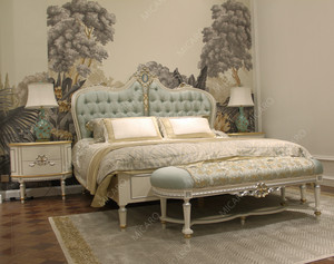 طقم أثاث غرفة نوم فاخر أبيض من الخشب المصمت المنجّد بقماش إيطالي بتصميم روكوكو كلاسيكي فرنسي راقٍ - Product Image 3