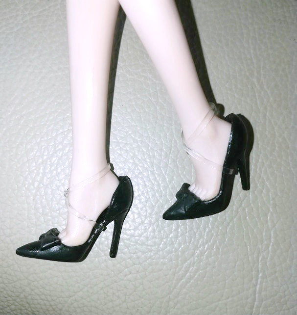 Black pointed-toe high heels with bow, petite barbie doll
