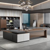 Bureau de direction au design minimaliste, mobilier de bureau haut de gamme, table de bureau moderne et simple avec un design élégant pour les cadres