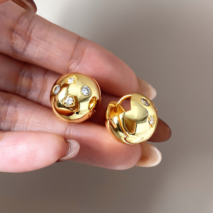 ต่างหูทรงโดมประดับเพชรซิร์คอนชุบทอง 18K กันน้ำ ไม่หมอง สำหรับผู้หญิง ขายส่งแฟชั่น เหมาะสำหรับเป็นของขวัญ - Product Image 2