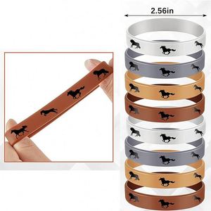 Bracelets personnalisés en gros avec logo, impression sur soie gaufrée, bracelets segmentés débossés - Product Image 5