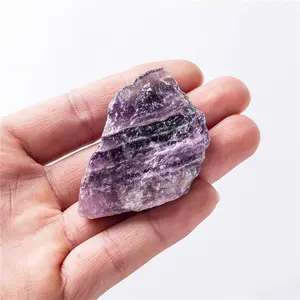 प्राकृतिक कच्चे बैंगनी फ्लोराइट किसी न किसी पत्थर क्रिस्टल बजरी खनिजों और पत्थर किसी न किसी रत्न नमूना