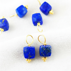 Lapis Lazuli 6-7มม. อัญมณีเล็กๆรูปทรงลูกบาศก์ห่อลวดเสน่ห์925เงินสเตอร์ลิงทอง Vermeil สร้อยคอต่างหูแฟนซี - Product Image 1