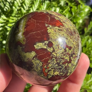 Esferas de Piedra de Sangre de Dragón Natural de Alta Calidad al por Mayor, Bolas de Cristal Pulido Rojas de 5-8cm para Decoración del Hogar y Regalos Empresariales - Product Image 2