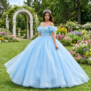 Vestido de Quinceañera Azul Cielo Largo hasta el Suelo con Escote Corazón y Cola Capilla para Fiesta de 15 Años LSMU189 - Product Image 1