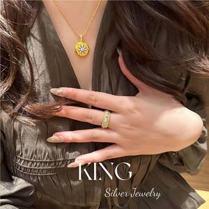 เครื่องประดับเงินแท้ King Silver Jewelry S925 ชุบทอง รูปดาวกระจาย กำไลข้อมือสำหรับผู้หญิง สวมใส่ได้ทุกวัน ชุดเครื่องประดับคุณภาพสูง - Product Image 2
