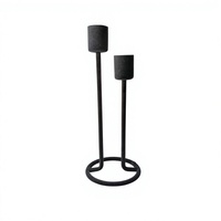 Ensemble de 2 porte-bougies en velours gris, conçu pour ajouter une touche luxueuse et sophistiquée à votre décoration intérieure