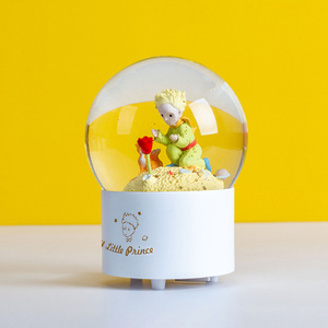 Globe de neige en résine Le <span class=keywords><strong>Petit</strong></span> <span class=keywords><strong>Prince</strong></span>, boule de cristal de <span class=keywords><strong>conte</strong></span> de fées, décoration artistique de bureau pour la maison, ornement de fête, vente en gros - Product Image 1