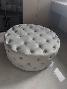Grand pouf ottoman en cuir tufté crème, avec rangement, style moderne, pour chambre d'enfants, chambre à coucher et salon - Product Image 3