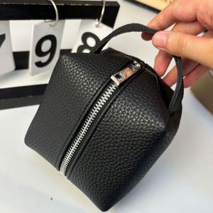 Fashion Travel Cosmetic Bag With Handle Women Storage Pouch for Toiletry Pu Leather Zipper <b>Makeup</b> Organizer <b>Case</b> - Product Image 4