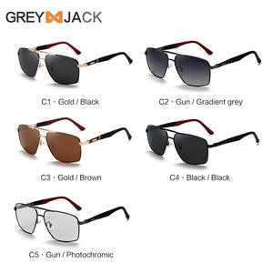 Lunettes de soleil rectangulaires pour homme Grey Jack, monture dorée et noire, verres TAC polarisés UV400, charnières à ressort, monture intégrale durable - Product Image 2