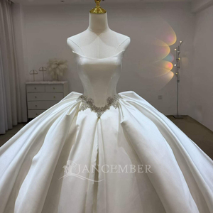 Robe de mariée minimaliste Lsjj154, style princesse, avec fines bretelles, perles scintillantes, taille basse et coupe structurée, Jancember - Product Image 2