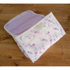 ESTUCHE DE BELLEZA DE TUL BORDADO LILA - Product Image 1