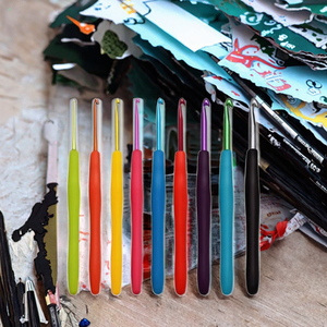 인체 공학적 1.0mm-8.0mm 부드러운 핸들 알루미늄 크로 셰 뜨개질 후크 새로운 다채로운 디자인 심플한 스타일과 15cm 길이 - Product Image 2