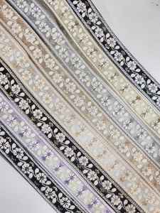 Vente en gros de dentelle en maille 100% coton, style ethnique vintage, décorée de sequins brodés floraux faits à la main, colorée - Product Image 3