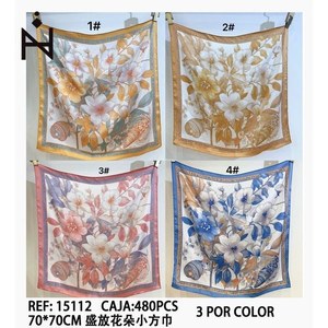 Foulard Quadrato Floreale Mini 70x70cm in Seta, Accessorio Moda Donna - Product Image 3