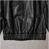 Blouson de baseball pour femme en peau de mouton pleine fleur, cuir uni, col montant, matelassage losanges, épaules tombantes, coupe courte, style décontracté