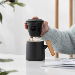 <span class=keywords><strong>Tasse</strong></span> <span class=keywords><strong>à</strong></span> Thé <span class=keywords><strong>avec</strong></span> <span class=keywords><strong>Infuseur</strong></span> <span class=keywords><strong>et</strong></span> <span class=keywords><strong>Couvercle</strong></span>, Mug <span class=keywords><strong>à</strong></span> Thé en Céramique <span class=keywords><strong>à</strong></span> Anse en Bois Brut pour Thé en Vrac, Mug <span class=keywords><strong>à</strong></span> Infuser le Thé en Relief pour Cadeaux - Product Image 5