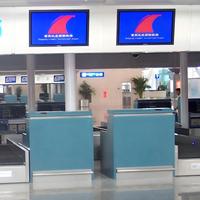 Comptoir d'enregistrement à l'aéroport personnalisé polyvalent en forme droite, en arc ou en L/U