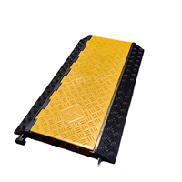 Protector de rampa de cable de goma de 5 canales para exteriores 900x500x60mm 14,5 kg