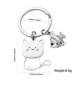 سلسلة مفاتيح معدنية مخصصة جديدة لعام 2026، تصميم إبداعي من الفولاذ المقاوم للصدأ الفضي، بسيطة وعصرية، على شكل قطة كرتونية بيضاء مجوفة وسمكة للأزواج - Product Image 2