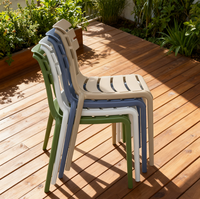 Chaise de salle à manger moderne en plastique, dossier horizontal à lattes, moulage monobloc, confortable, durable et élégante pour la maison, le restaurant et le bistrot