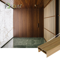 FOJU Papier peint damassé 3D moderne Panneaux de plafond en bois plastique PVC bon marché pour appartement Conception ignifuge étanche pour usage intérieur
