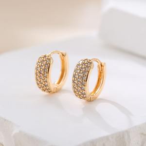 Boucles d'oreilles en cuivre à cercle simple pour femmes haut de gamme luxueuses populaires avec crochet d'oreille vintage unique et conception complète de micro zircon - Product Image 1