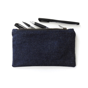 Pochette compacte en tissu recyclé pour le rangement quotidien en voyage, les petits objets, les accessoires de maquillage et une utilisation occasionnelle, légère - Product Image 5