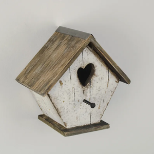 Casa de pájaros blanca antigua con recorte de corazón ODM OEM Acabado rústico ecológico para jardines y casas de hadas - Product Image 5