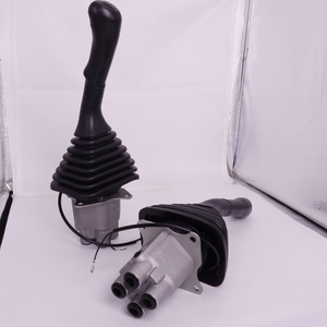 小松PC210-8高品质挖掘机更换零件的挖掘机操纵杆控制器操作手柄先导阀总成 - Product Image 2