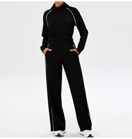 Nouvel ensemble de survêtement élégant pour femme, collection Printemps 2026, avec haut et pantalon de sport color block, idéal pour le jogging et les loisirs