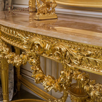Console de style Louis XV en bois massif doré avec plateau en marbre et miroir, table de commande classique française en bois sculpté à la main, élégante