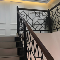 Clôtures métalliques d'intérieur, balustrades de balcon, clôtures en fer forgé aux designs modernes