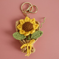 Porte-clés en crochet fait main en forme de bouquet de fleurs, breloque de sac tricotée multicolore, cadeau esthétique pour les amateurs de fleurs