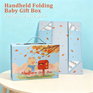 صندوق هدايا ورقي مغناطيسي مخصص بشعار للأطفال حديثي الولادة يحتوي على كريم للجسم وحلويات وباقات أحذية - Product Image 1