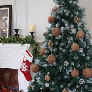 Bolas de Navidad de Terciopelo Flocado de Color Oscuro Premium, Adornos Festivos de Lujo para Árboles y Decoración de Ventanas Navideñas - Product Image 2