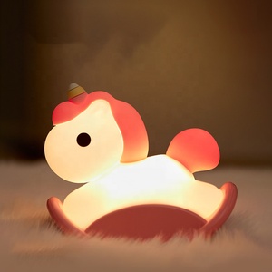 EGOGO, lámpara de luz nocturna de <span class=keywords><strong>unicornio</strong></span> de diseño único de fábrica OEM, lámparas de escritorio decorativas para dormitorio de niños con caballo mecedora de silicona de dibujos animados bonitos - Product Image 1