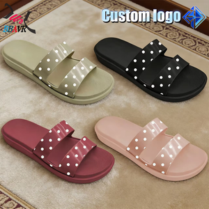 Sandalias de Playa Modernas con Diseño Personalizado y Tiras de Goma 3D - Product Image 2