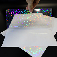 Film arc-en-ciel holographique transparent auto-adhésif PET de conception personnalisée pour la stratification Film de stratification brillant 3D
