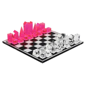 Hot Sale Lucite Schachspiel mit farbigen unver wechselbaren geometrischen Schachfiguren Clear Acryl Schachbrett Set Spiel