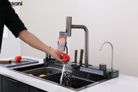 Vente directe usine : Évier de cuisine multifonctionnel fait main à cuve unique avec support pour téléphone portable et support pour couteaux, et robinet haute pression pour cuisines