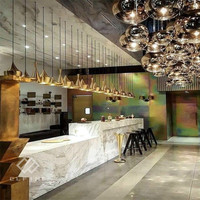 Comptoir de bar en Corian de haute qualité avec éclairage LED, idéal pour les hôtels, centres commerciaux et hôpitaux, garantie 10 ans, forme personnalisable