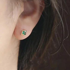 Boucles d'oreilles en or blanc E3948 avec émeraudes taille princesse, géométriques, classiques, bijoux pour femmes - Product Image 6